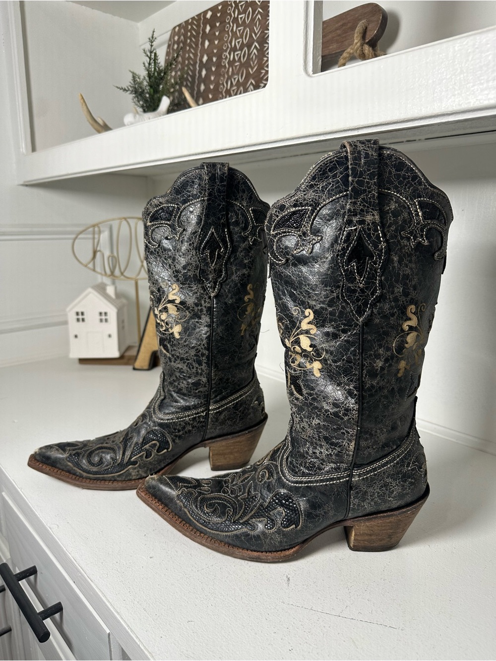 Corral Boots Women’s 7.5M Black Distressed Leather Cowboy Boots Embroidered